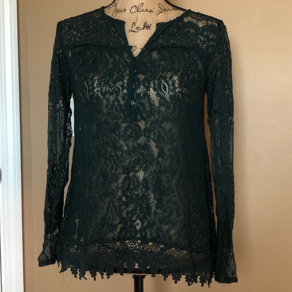 Laced flowy forest green long sleeve top.